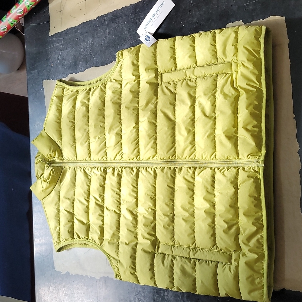 Old Navy size large water resistant puffer vest